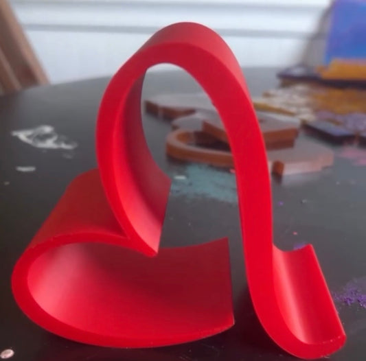 “LOVE CURVE” PHONE STAND